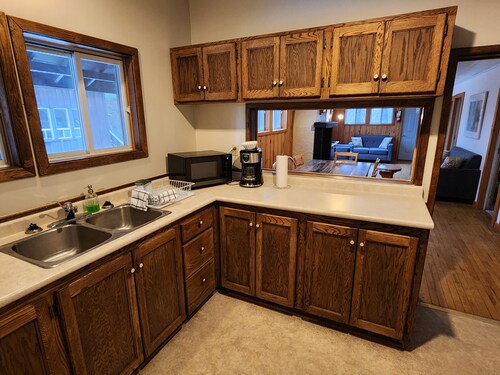 Cozy stay at Haliburton Forest. Trails, Wolf Centre, Canopy Tour, 100 lakes!