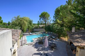 Pool - Holiday Home "Villa Valentina" Steps from Parc Spirou and Wave Island (Althen-des-Paluds)