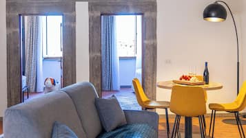 Apartamento superior, vistas al lago | Zona de estar