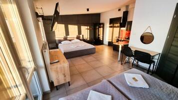 Cortinas blackout, tabla de planchar con plancha y wifi gratis