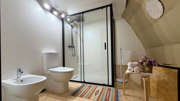 Whirlpool, Haartrockner, Bidet, Handtücher