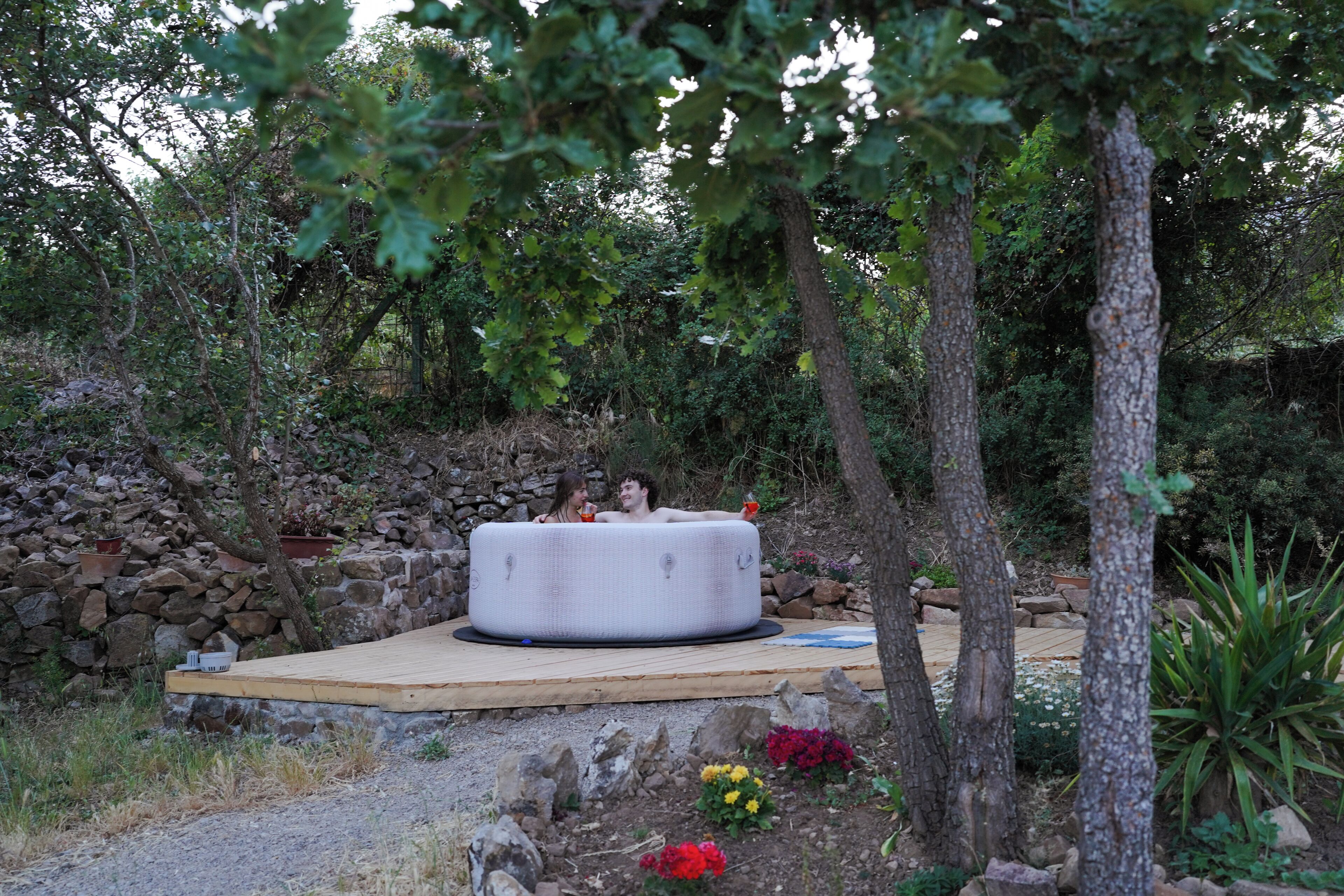 Outdoor spa tub