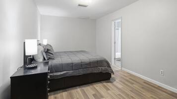 3 bedrooms, desk, iron/ironing board, WiFi