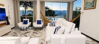 House in Mirante with Panoramic Sea View