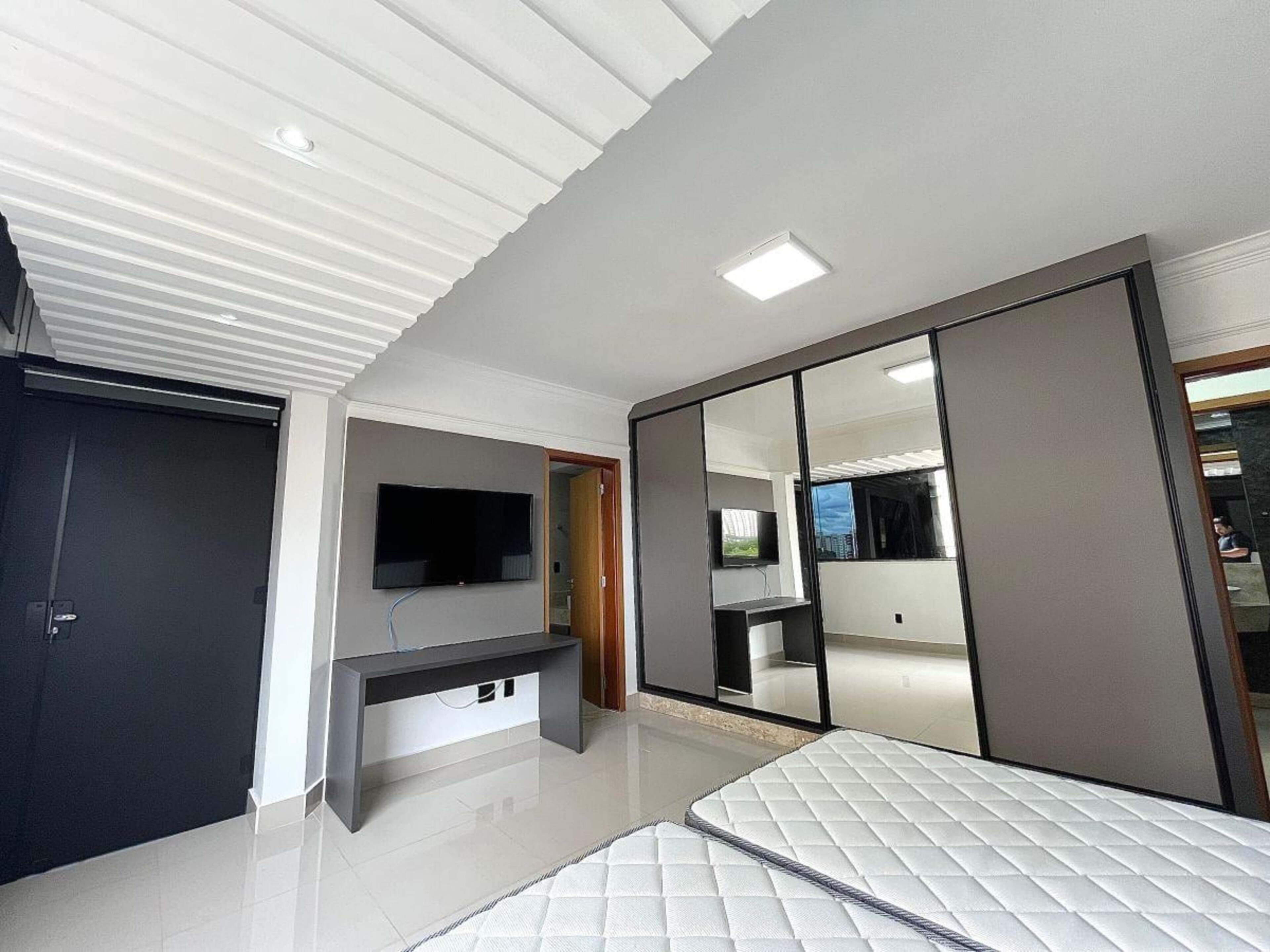 Ropa de cama hipoalergénica, caja fuerte, cortinas opacas