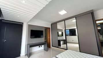 Ropa de cama hipoalergénica, caja fuerte, cortinas opacas