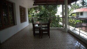 รับประทานอาหารกลางแจ้ง