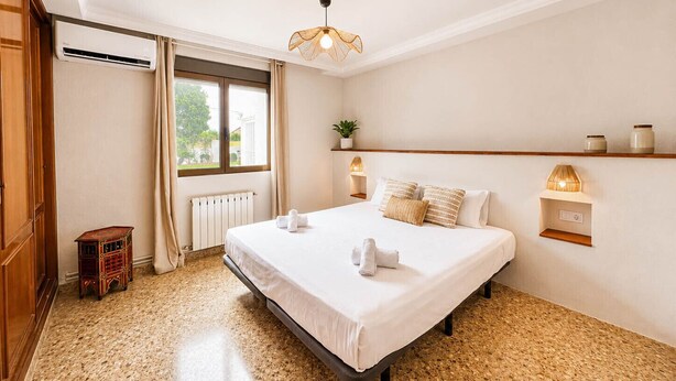 3 slaapkamers, een strijkplank/strijkijzer, gratis wifi, beddengoed