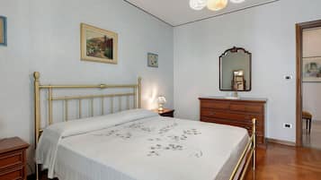 2 dormitorios, tabla de planchar con plancha, wifi y ropa de cama