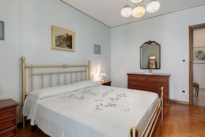 2 dormitorios, tabla de planchar con plancha, wifi y ropa de cama