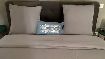 2 habitaciones, tabla de planchar con plancha, wifi y ropa de cama