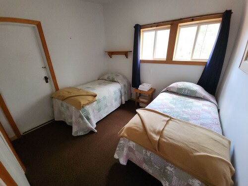 Cozy stay at Haliburton Forest. Trails, Wolf Centre, Canopy Tour, 100 lakes!