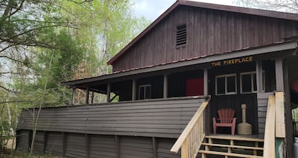 Cozy stay at Haliburton Forest. Trails, Wolf Centre, Canopy Tour, 100 lakes!