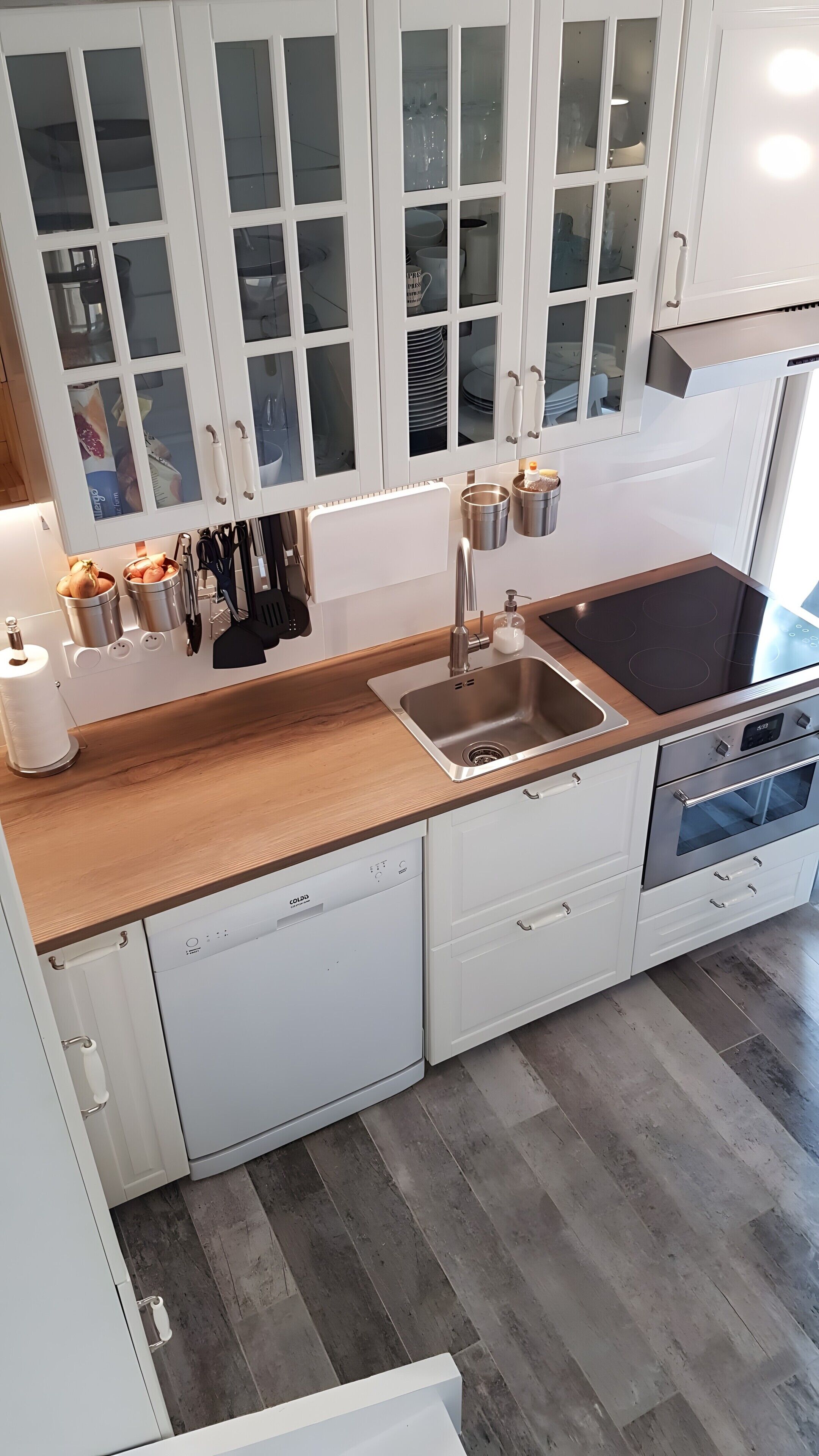Kaffetrakter/tekoker, kjøleskap, mikrobølgeovn og ovn