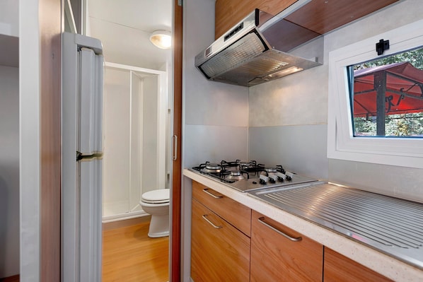 Fridge, stovetop, electric kettle, high chair
