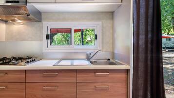 Fridge, stovetop, electric kettle, high chair