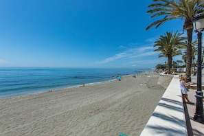 Beach - Casa Alma Marbella: private terrace, Wi-Fi & air conditioning (Marbella)