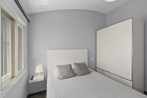 2 chambres, fer et planche à repasser, Wi-Fi, draps fournis
