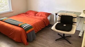 2 bedrooms, iron/ironing board, WiFi