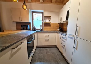 Coffee/tea maker, fridge, microwave, oven
