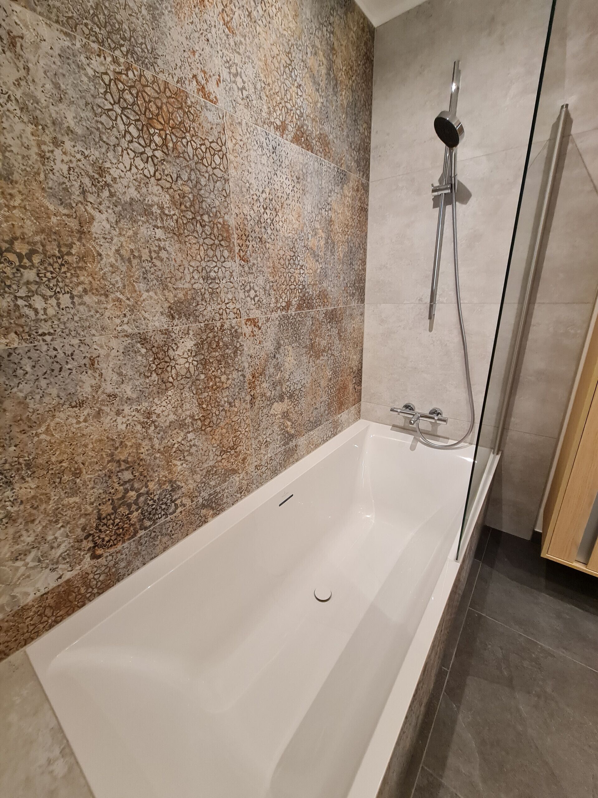 Shower, towels