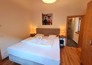 3 bedrooms, WiFi (free), bed sheets
