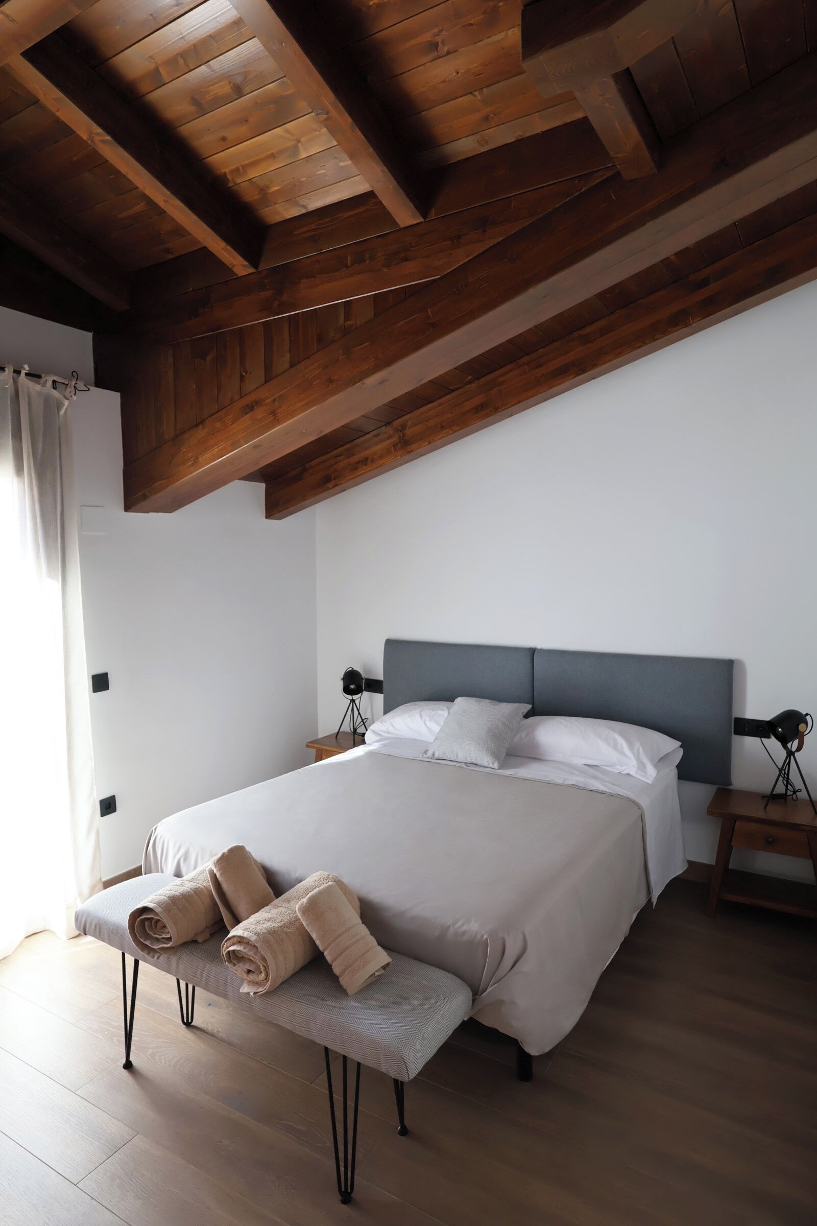 6 chambres, fer et planche à repasser, Wi-Fi, draps fournis