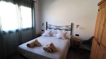 6 slaapkamers, een strijkplank/strijkijzer, wifi, beddengoed