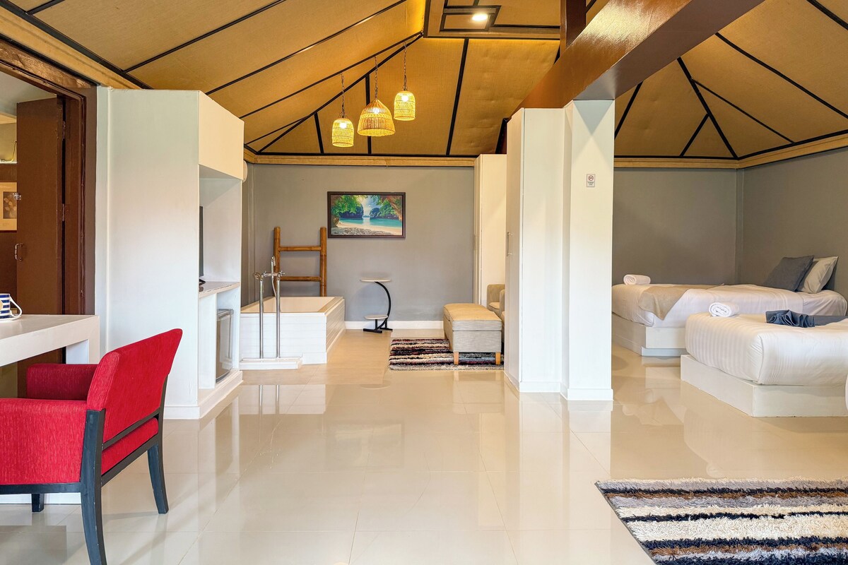 Deluxe Triple Room | Minibar, WiFi (free), bed sheets