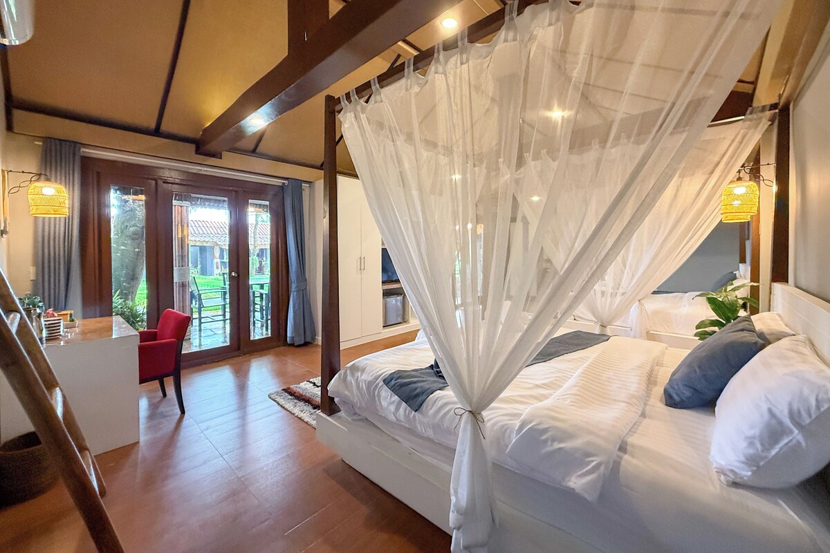 Deluxe Double Room | Minibar, WiFi (free), bed sheets