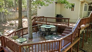 A deck with a round table and chairs, surrounded by a wooden fence. - Lake Hartwell Retreat w/Dock & Lake Access, Foosball, Ping Pong, Mini Golf & BBQ (Lavonia)