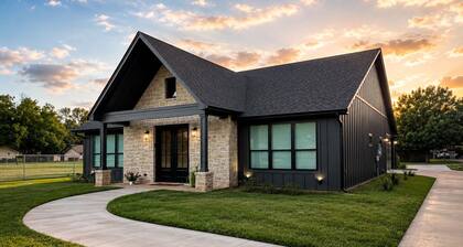 Taylor Marae House - Close to all of Waco's Attractions!