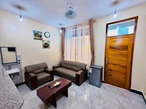 Deluxe-Doppelzimmer, Balkon, Stadtblick | Wohnbereich