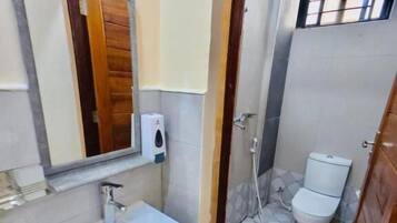 Deluxe Double Room, Balcony, City View | Bathroom | Combined shower/bathtub, free toiletries, slippers, towels