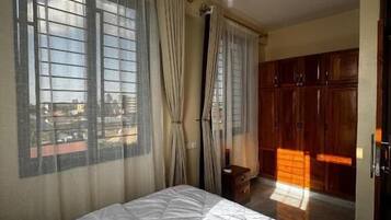 Deluxe-Doppelzimmer, Balkon, Stadtblick | Bügeleisen/Bügelbrett, kostenloses WLAN