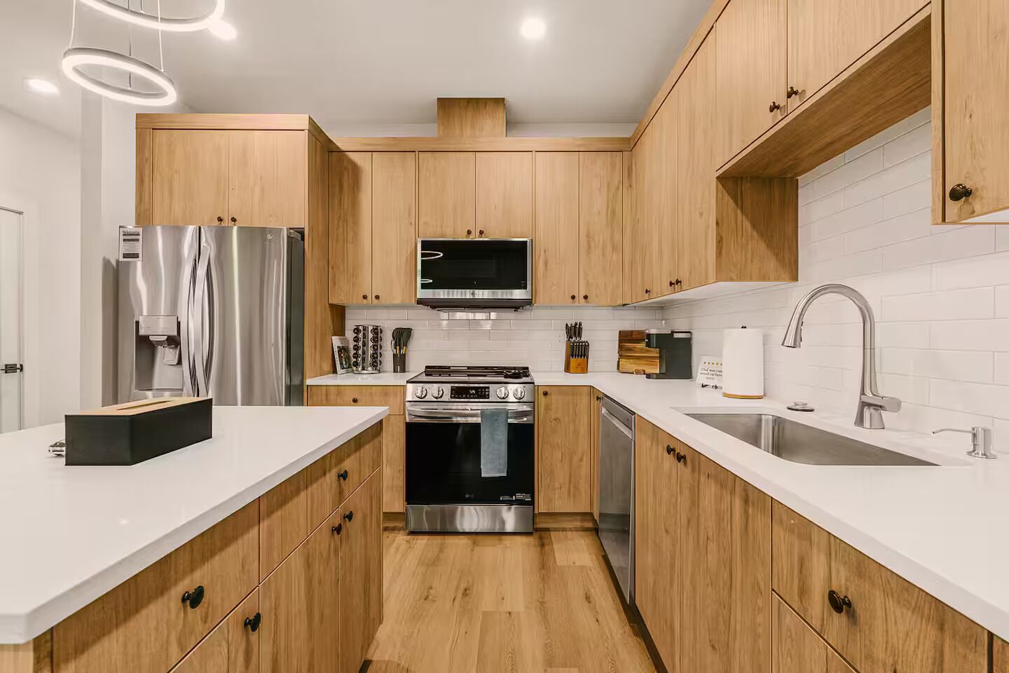 Coffee/tea maker, fridge, microwave, oven