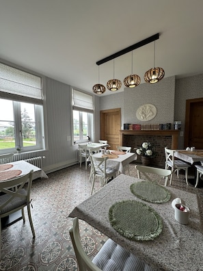 Free daily continental breakfast  - La Maison de nos Parents (Gonnehem)