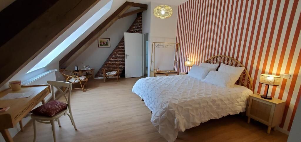 Chambre Agnès | Desk, blackout curtains, soundproofing, iron/ironing board (on request)