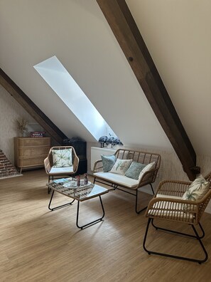 Lobby sitting area - La Maison de nos Parents (Gonnehem)