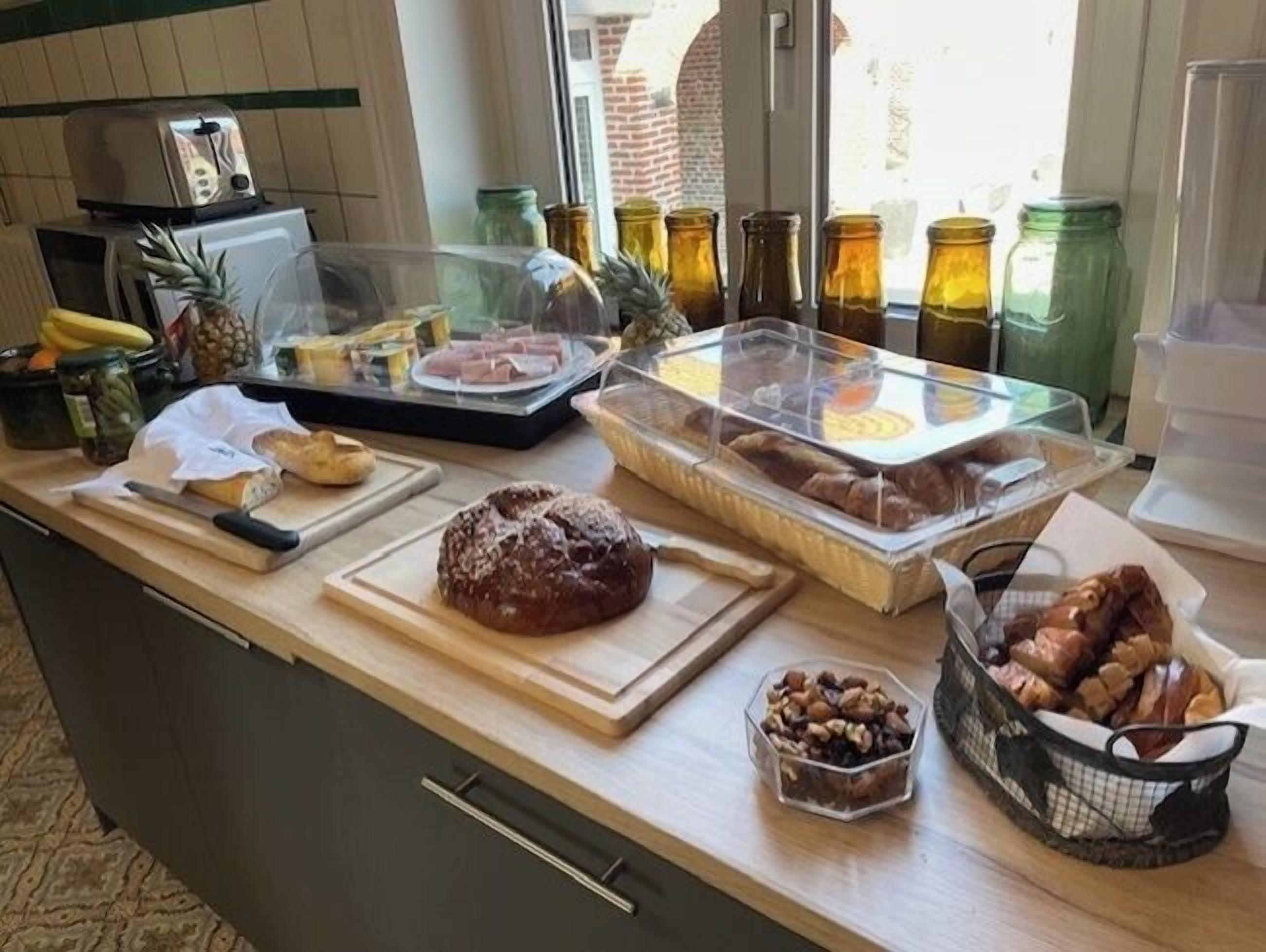 Sudah termasuk sarapan ala kontinental setiap hari