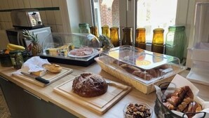 Free daily continental breakfast