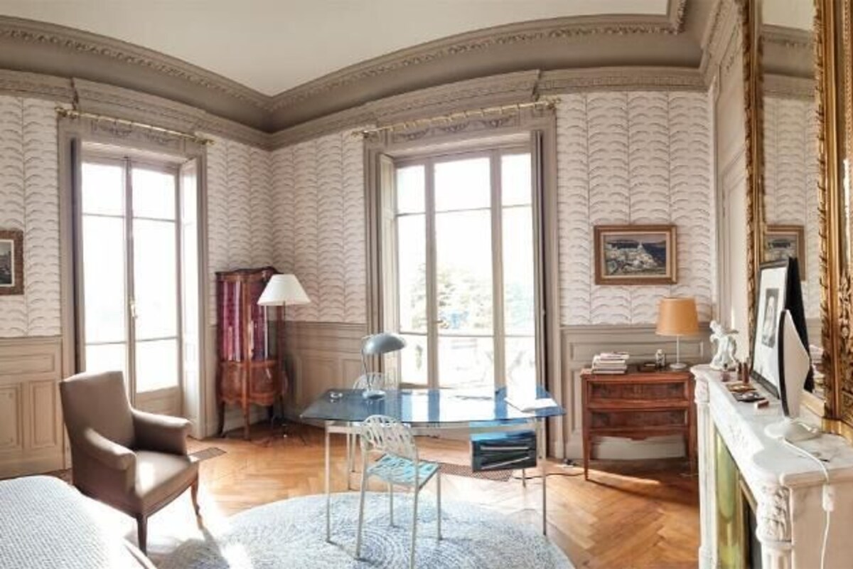 Chambre de Madame avec Terrasse privée | Cortinas blackout, insonorización y tabla de planchar con plancha 
