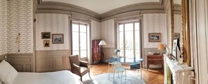 Chambre de Madame avec Terrasse privée | Cortinas blackout, insonorización y tabla de planchar con plancha 