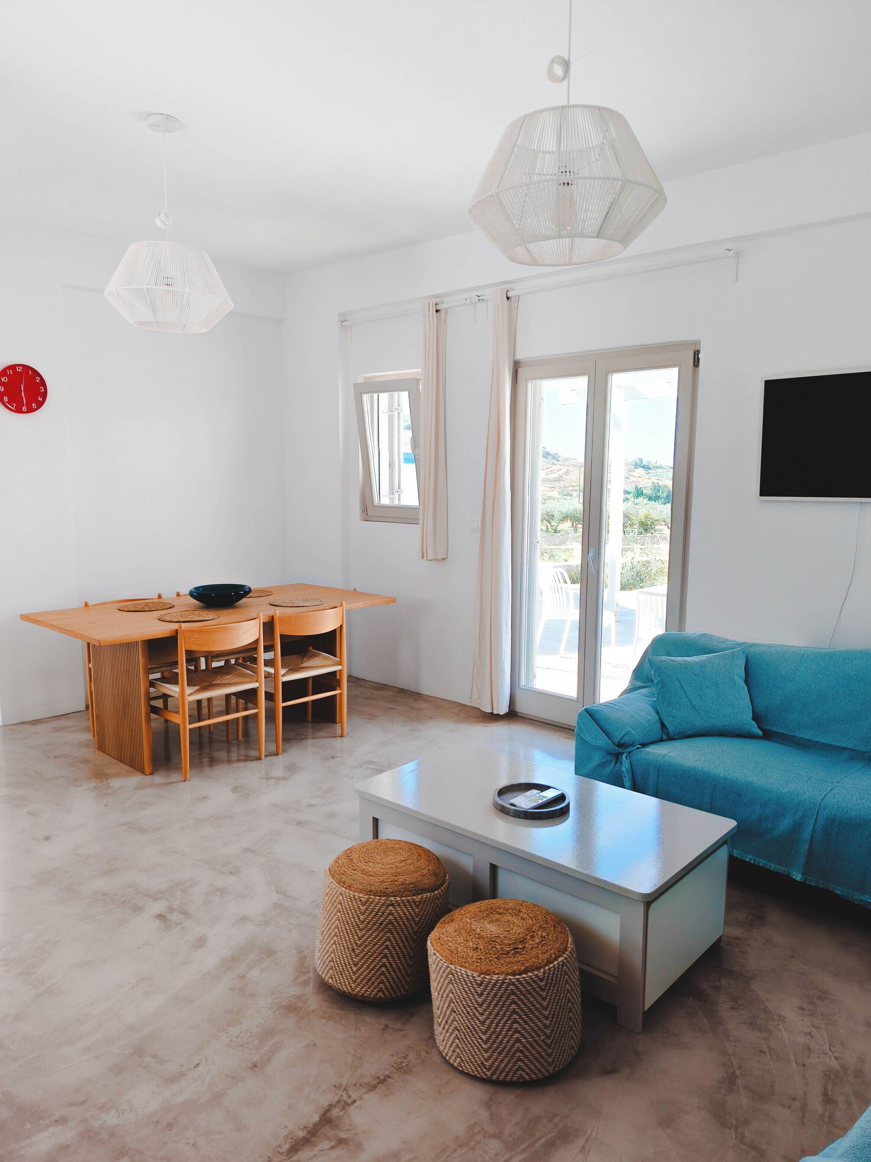 Smart TV, DVD player, books, music library