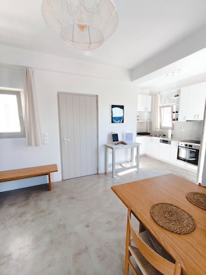 Coffee/tea maker, fridge, microwave, oven - Persephone Sunset Villa (Paros)