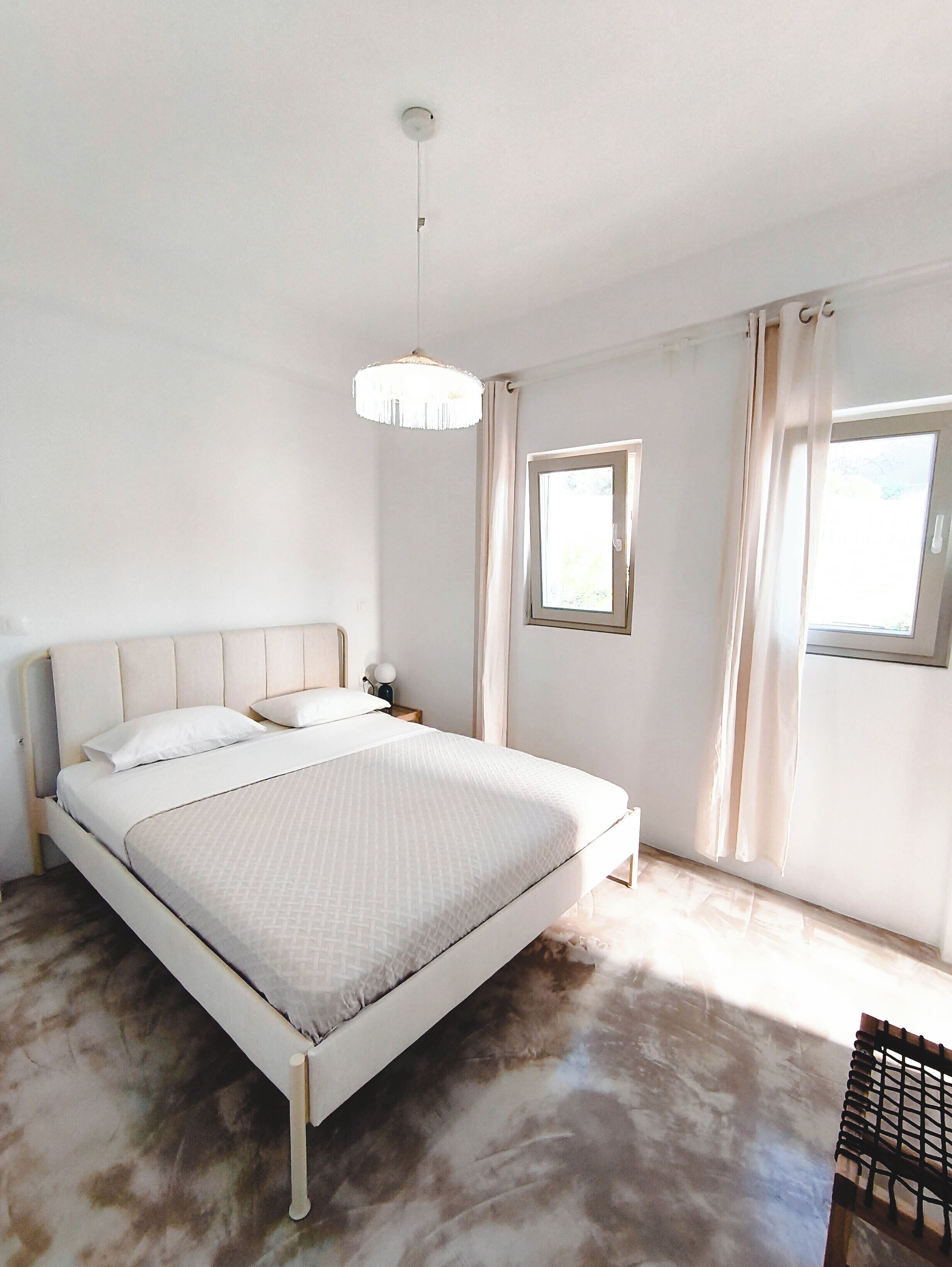 2 bedrooms, in-room safe, desk, iron/ironing board