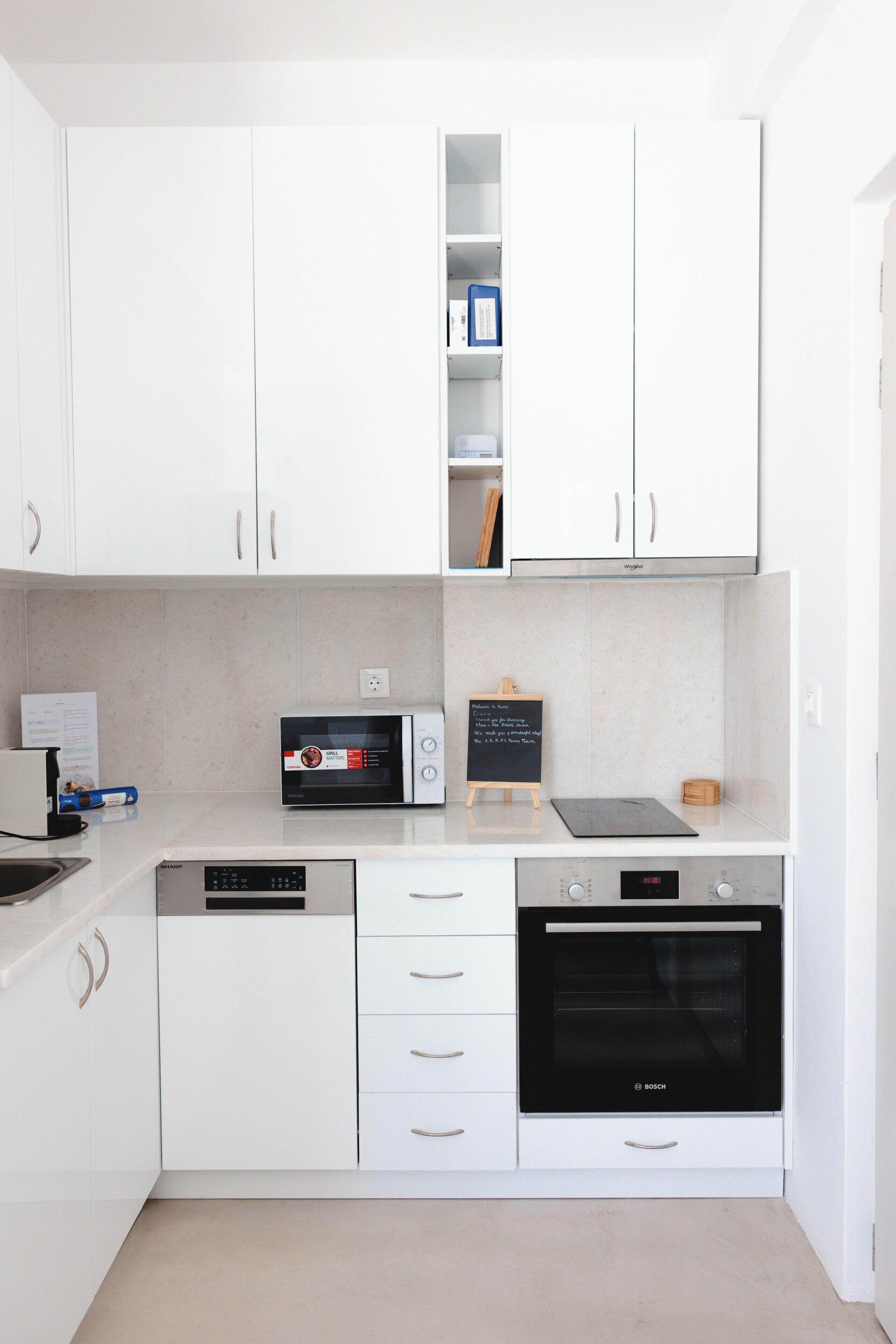 Coffee/tea maker, fridge, microwave, oven
