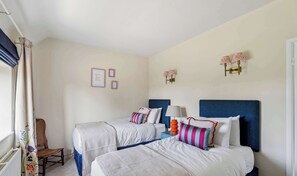 Unclassified image, 3 of 14, button - Orchard House - 5 Bed Country Home with Parking (Marlow)
