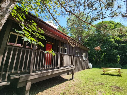 Cozy stay at Haliburton Forest. Trails, Wolf Centre, Canopy Tour, 100 lakes!