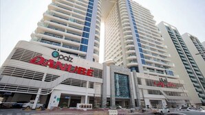 Exterior - Modern Studio with Private Pool and Balcony (Dubai)